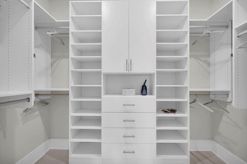 SV116 Hernando MC Owners Closet