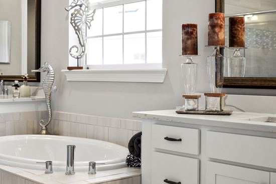 Collier Model Owners Bath 2